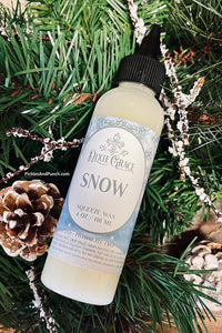 Snow - Squeeze Wax This is a subtle mix of many scents combined into the perfect, sweet, delicate, outdoor musk of winter snow! It will enliven ALL of your senses, just like the snow when it falls. 